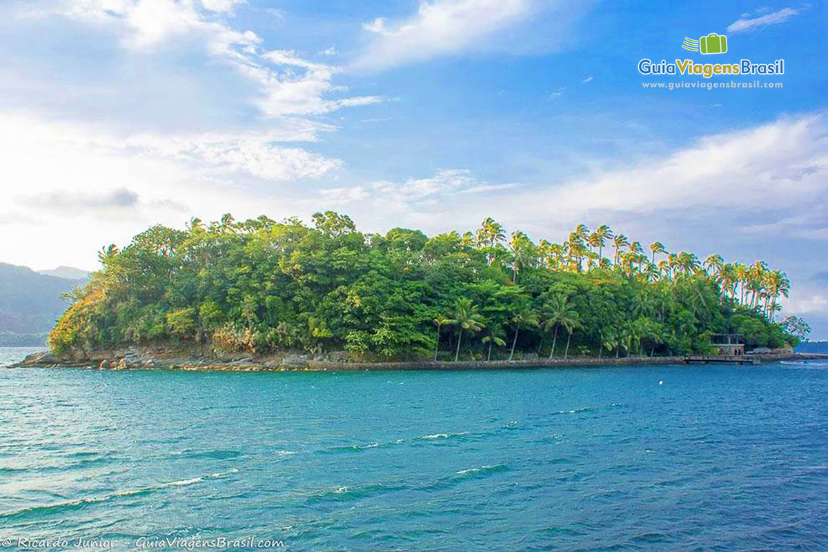 Imagem da linda Ilha das Cabras em Ilhabela.